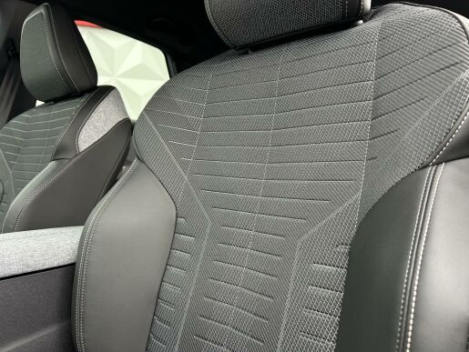 Peugeot 3008 ALLURE Hybrid 136 e-DCS6