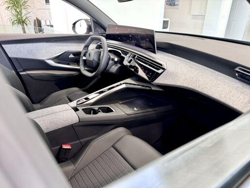 Peugeot 3008 ALLURE Hybrid 145k, Automat