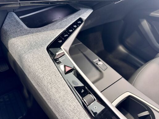 Peugeot 3008 ALLURE Hybrid 145k, Automat
