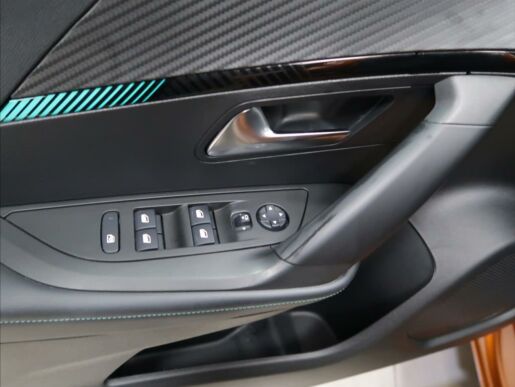Peugeot 2008 1,2 i ALLURE  PureTech 100