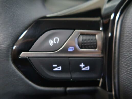 Peugeot 2008 1,2 i ALLURE  PureTech 100