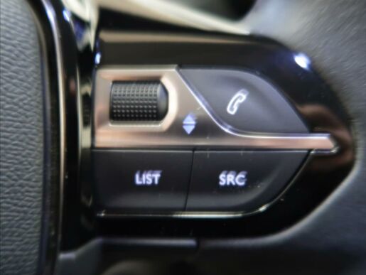 Peugeot 2008 1,2 i ALLURE  PureTech 100