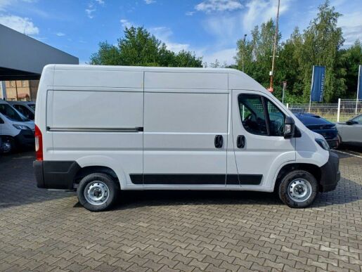 Peugeot Boxer 3300 L2H2 120k 7 let zár.