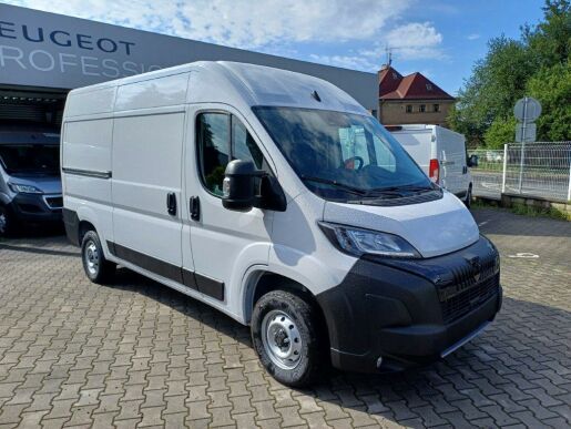 Peugeot Boxer 3300 L2H2 120k 7 let zár.
