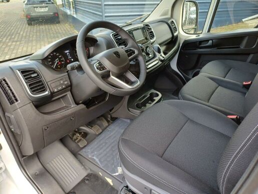 Peugeot Boxer 3300 L2H2 120k 7 let zár.