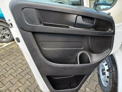 Peugeot Boxer 3300 L2H2 120k 7 let zár.