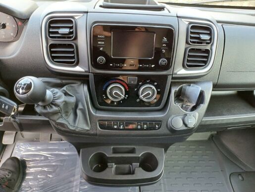 Peugeot Boxer 3300 L2H2 120k 7 let zár.