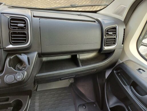 Peugeot Boxer 3300 L2H2 120k 7 let zár.