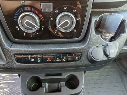 Peugeot Boxer 3300 L2H2 120k 7 let zár.
