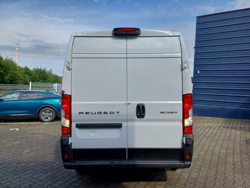 Peugeot Boxer 3300 L2H2 120k 7 let zár.