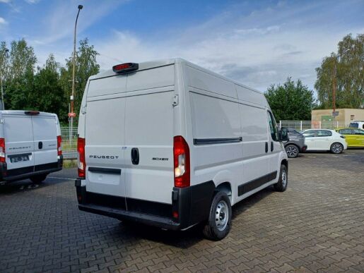 Peugeot Boxer 3300 L2H2 120k 7 let zár.