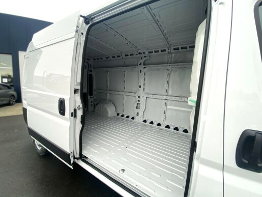 Peugeot Boxer 3300 L2H2 HDi 120k MAN6 + záruka 5 let / 200 000 km
