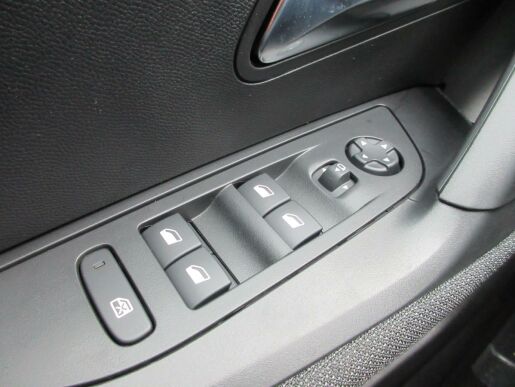 Peugeot 2008 STYLE PureTech 100 S&S MAN6