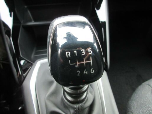 Peugeot 2008 STYLE PureTech 100 S&S MAN6