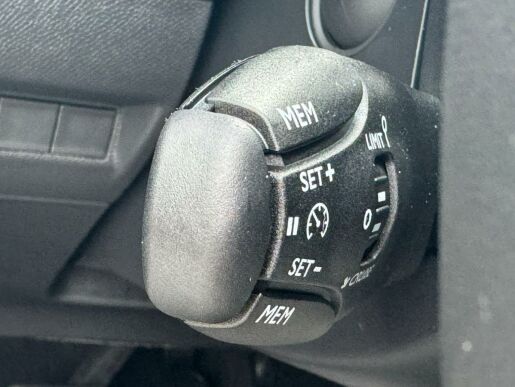 Peugeot 2008 ALLURE PureTech 130 S&S EAT8
