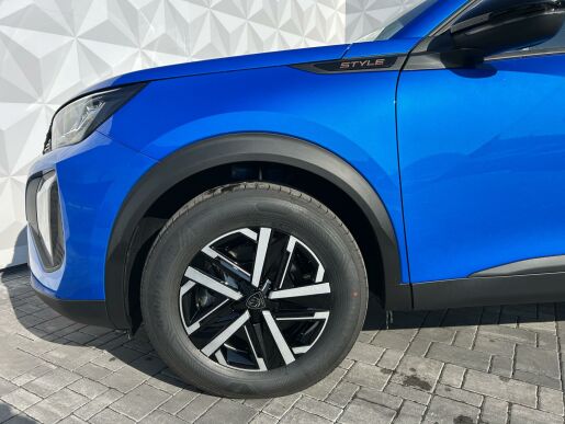 Peugeot 2008 STYLE Hybrid 136 e-DCS6
