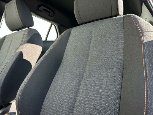 Peugeot 2008 STYLE Hybrid 136 e-DCS6