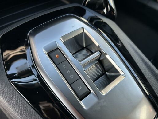 Peugeot 2008 STYLE Hybrid 136 e-DCS6