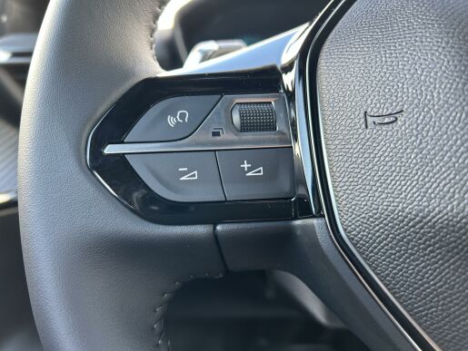 Peugeot 2008 STYLE Hybrid 136 e-DCS6