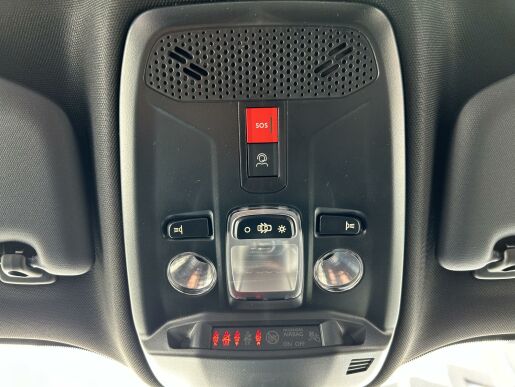 Peugeot 2008 STYLE Hybrid 136 e-DCS6