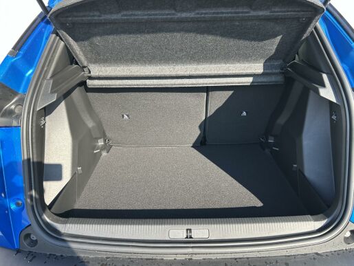Peugeot 2008 STYLE Hybrid 136 e-DCS6