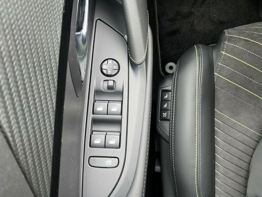 Peugeot 208 GT Hybrid 100 e-DCS6