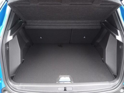 Peugeot 2008 ALLURE 1.2 PureTech 7 let zár.