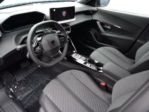 Peugeot 2008 ALLURE 1.2 PureTech 7 let zár.