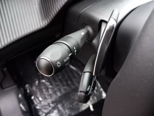 Peugeot 2008 ALLURE 1.2 PureTech 7 let zár.