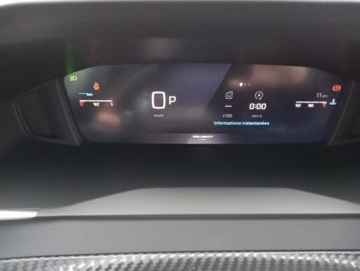 Peugeot 2008 ALLURE 1.2 PureTech 7 let zár.