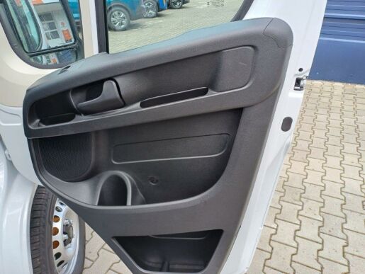 Peugeot Boxer Furgon L4H2 2.2 7 let zár.