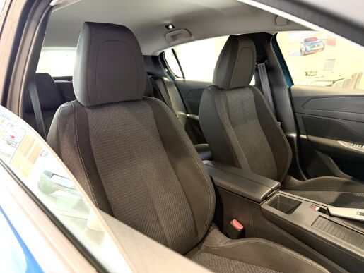 Peugeot 308 STYLE HYBRID 145 koní, Automat