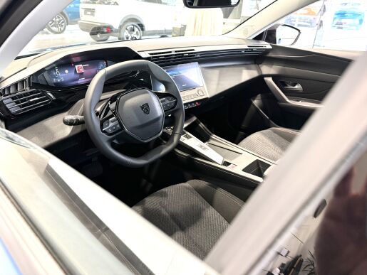 Peugeot 308 STYLE HYBRID 145 koní, Automat