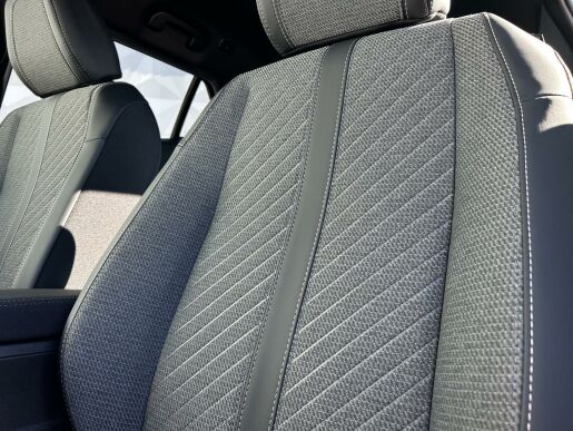 Peugeot 2008 ALLURE Hybrid 136 e-DCS6