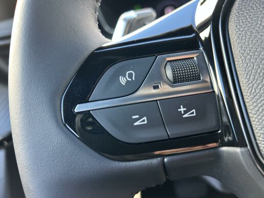 Peugeot 2008 ALLURE Hybrid 136 e-DCS6