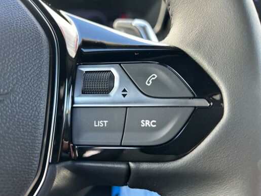 Peugeot 2008 ALLURE Hybrid 136 e-DCS6