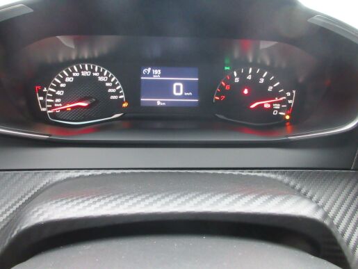 Peugeot 208 STYLE PureTech 100 S&S MAN6