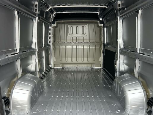 Peugeot Boxer Furgon 3500 L2H2 BlueHDi 140k