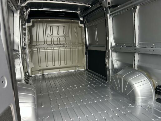 Peugeot Boxer Furgon 3500 L2H2 BlueHDi 140k