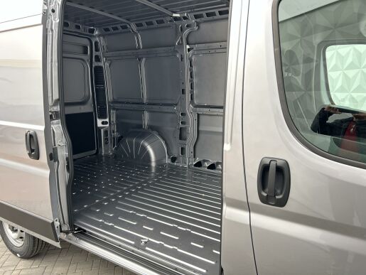 Peugeot Boxer Furgon 3500 L2H2 BlueHDi 140k