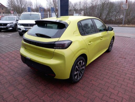 Peugeot 208 Style PureTech 1.2 7 let zár.