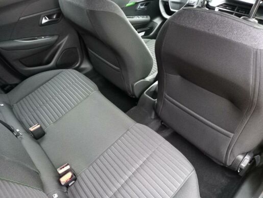 Peugeot 208 Style PureTech 1.2 7 let zár.