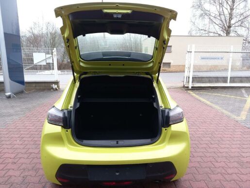 Peugeot 208 Style PureTech 1.2 7 let zár.