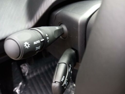 Peugeot 208 Style PureTech 1.2 7 let zár.