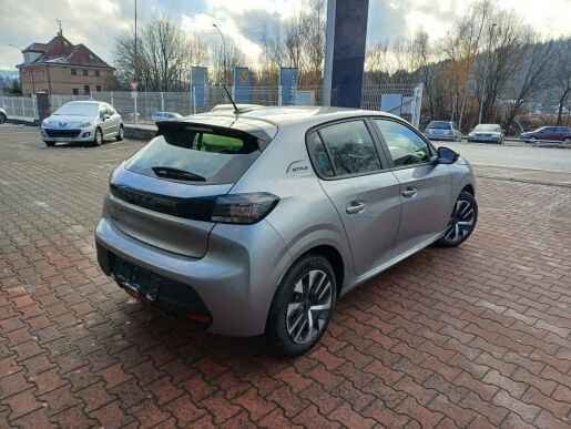 Peugeot 208 Style PureTech 1.2 7 let zár.