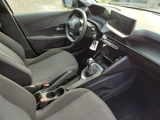 Peugeot 208 Style PureTech 1.2 7 let zár.