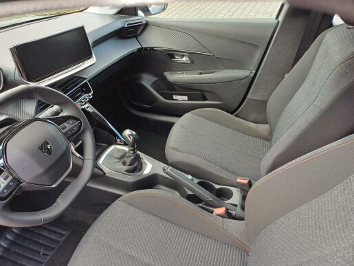Peugeot 208 Style PureTech 1.2 7 let zár.