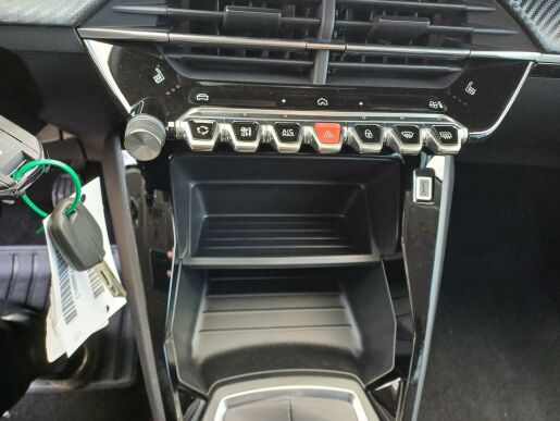 Peugeot 208 Style PureTech 1.2 7 let zár.