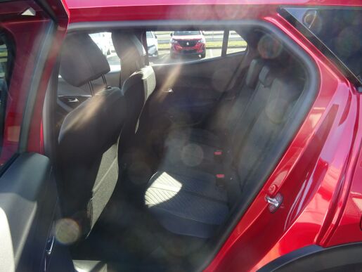 Peugeot 2008 ALLURE Hybrid 136k e-DCS6
