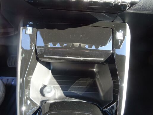 Peugeot 2008 ALLURE Hybrid 136k e-DCS6